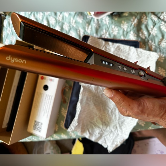 Dyson corrale copper hair style straightener. Brand new. - Picture 3 of 13